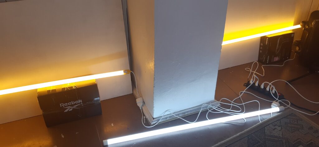 Przykład podłączenia żółtych LEDowych żarówek